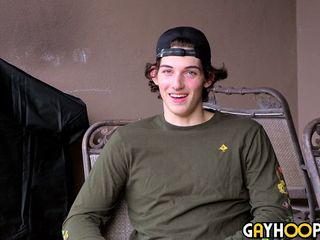 das heisseste schwule paar beim sex zu dritt - gay video