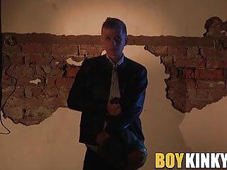 ans kreuz gefesselt und hilflos von hinten genommen worden