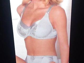 lust royal sexy strümpfe während sie sich einen schwanz fingert