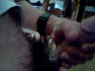 Gabriel Cross &uuml;berrascht einen Freund der sich mit einem Toy fickt