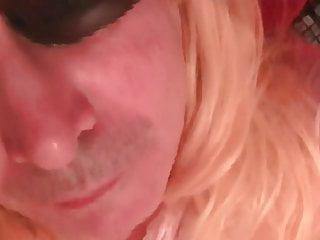 rose zeigt ihre nackten titten und ihren arsch