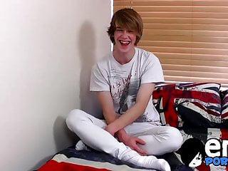 18 jähriger junge caroll reitet auf ihrem geliebten