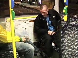 gay boy bläst seinen schwanz in der öffentlichkeit