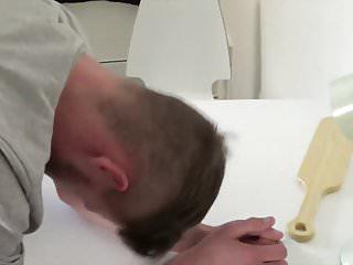 der männliche sklave wird von den gays in den arsch gefickt