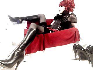 schwarze strapsen und stiefeln - sexy unterwäsche