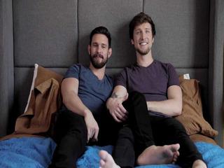 Zwei sexy Nachbarn die eine geile Fickzeit im Schlafzimmer haben - Rimjob, blasen und Arschficken